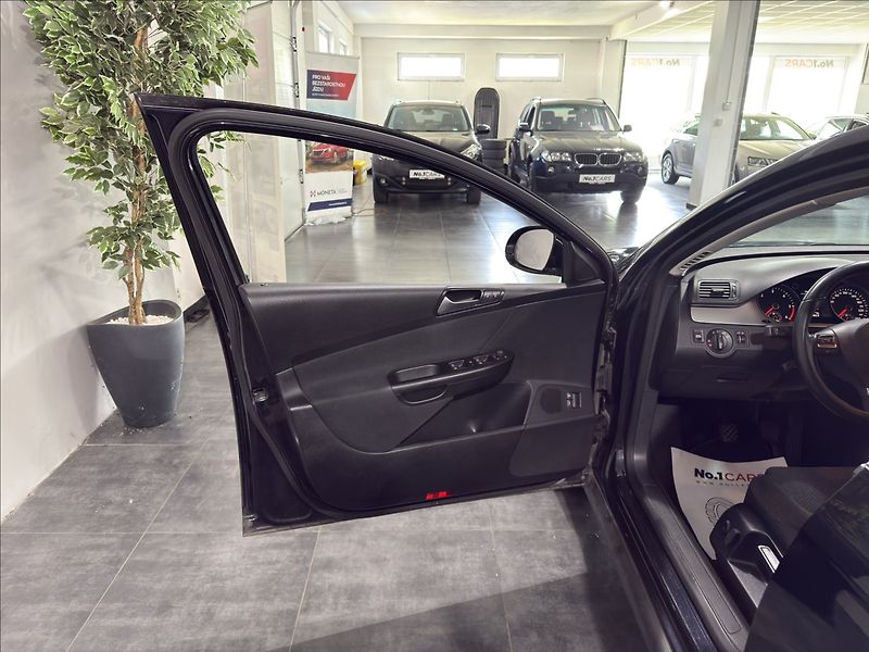 Volkswagen Passat 2,0   TDI 103KW BEZ KOROZE TOP - fotka 6 z 40