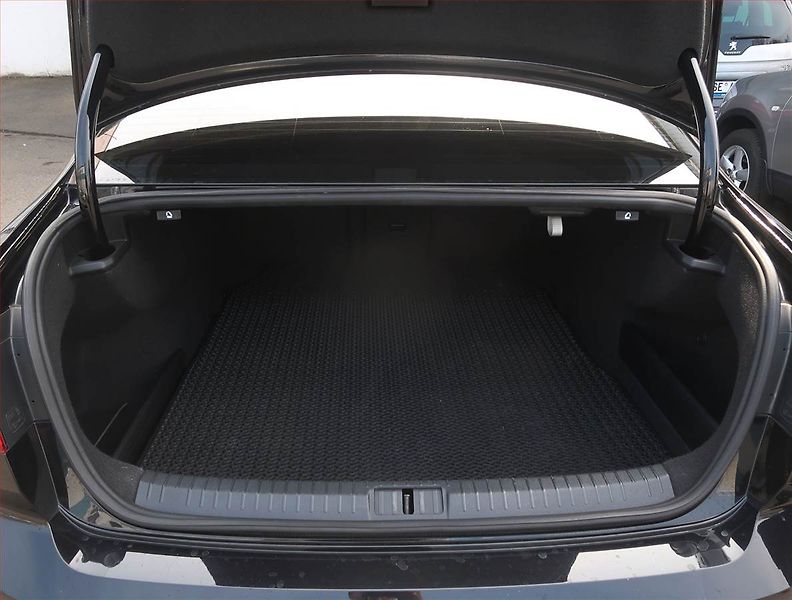 Volkswagen Passat (2020) 2.0 TDI, Automat, Kůže, Navi - fotka 14 z 17