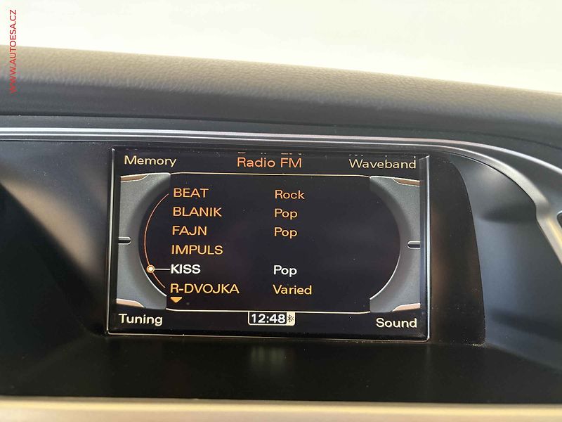 Audi A4 (2010) 2.0 TDi, S-line, bixen, +ALU - fotka 13 z 19