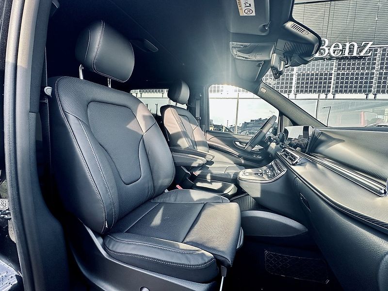 Mercedes-Benz Třídy V (2025) 300d EXCLUSIVE 4M XL AIRMATIC - fotka 17 z 34