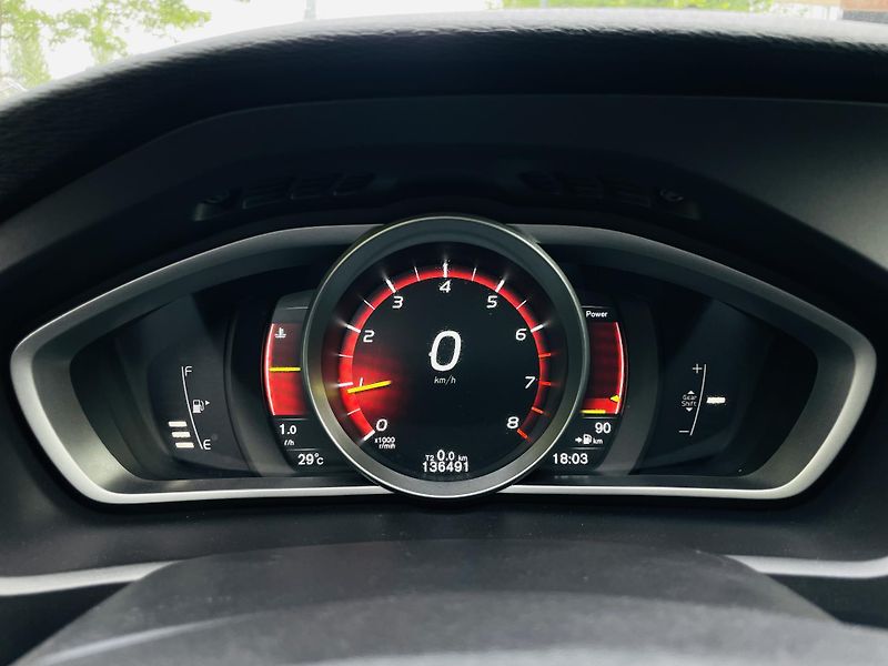 Volvo V40 2.0i MANUÁL KAMERA SERVISKA - fotka 42 z 45