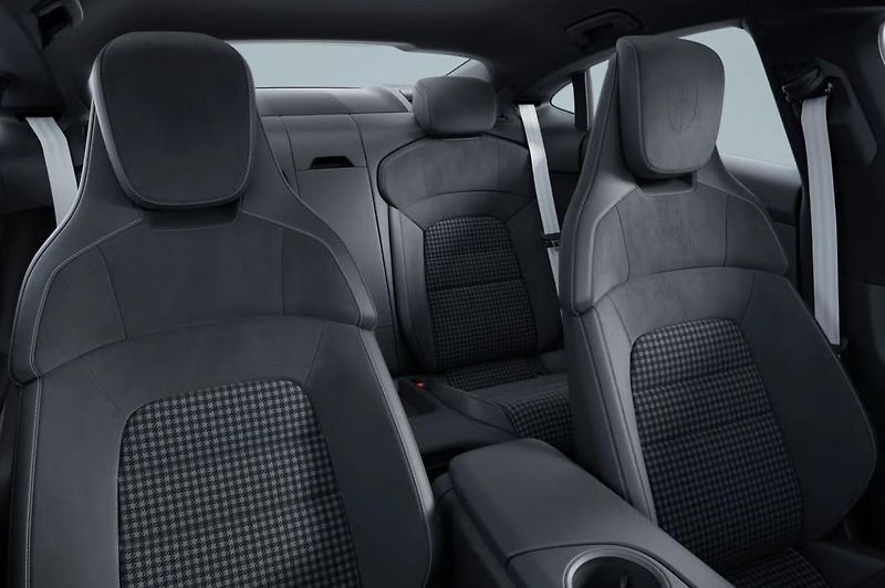 Porsche Taycan (2026) Black Edition - fotka 9 z 9