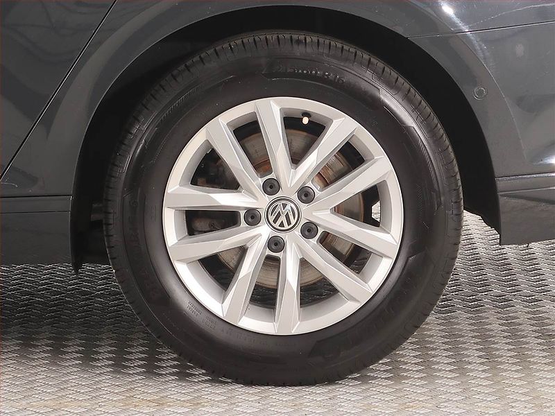Volkswagen Passat (2019) 2.0 TDI, Tempomat - fotka 14 z 17
