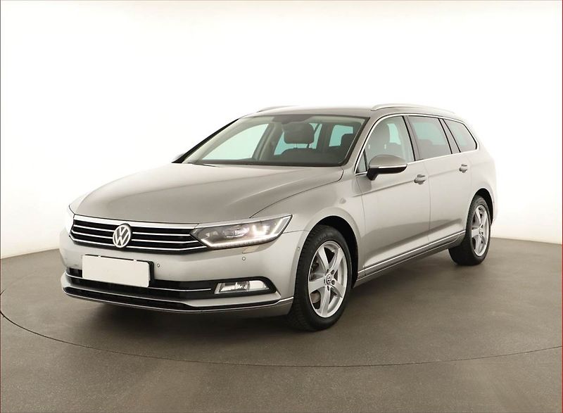Volkswagen Passat (2016) Highline 2.0 TDI, Navi - fotka 2 z 16