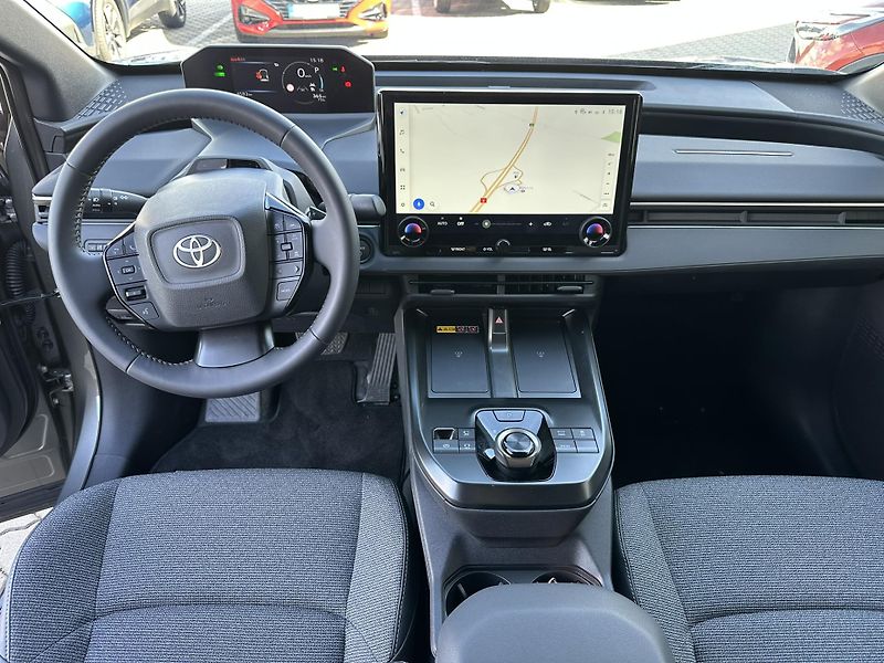 Toyota bZ4X (2026) BZ4X BEV - STYLE 74kWh FWD - fotka 14 z 37