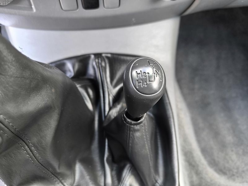 Toyota Hilux (2007) 2.5 D-4D SERVISNÍ KN,DOL KM - fotka 23 z 45