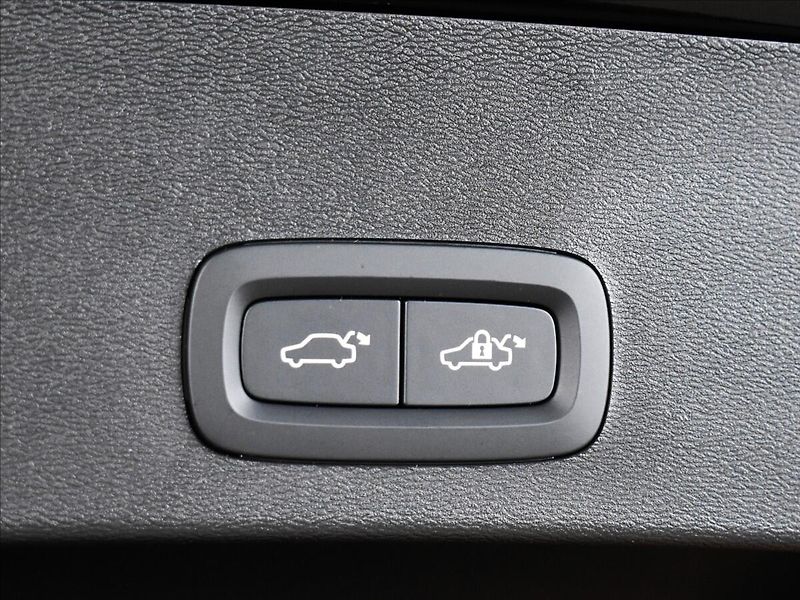 Volvo XC40 (2026) 2,0 B4  Plus Black Edition - fotka 7 z 25