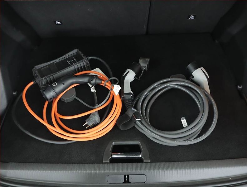 Peugeot 2008 (2021) GT 50 kWh, SoH 85%, Automat - fotka 19 z 19