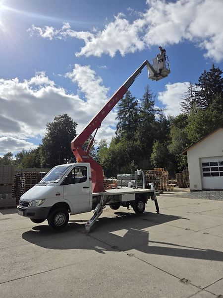 Mercedes-Benz Sprinter (2005) 311CDi  VYSOKOZDVIŽNÁ PLOŠINA  - fotografie inzerátu