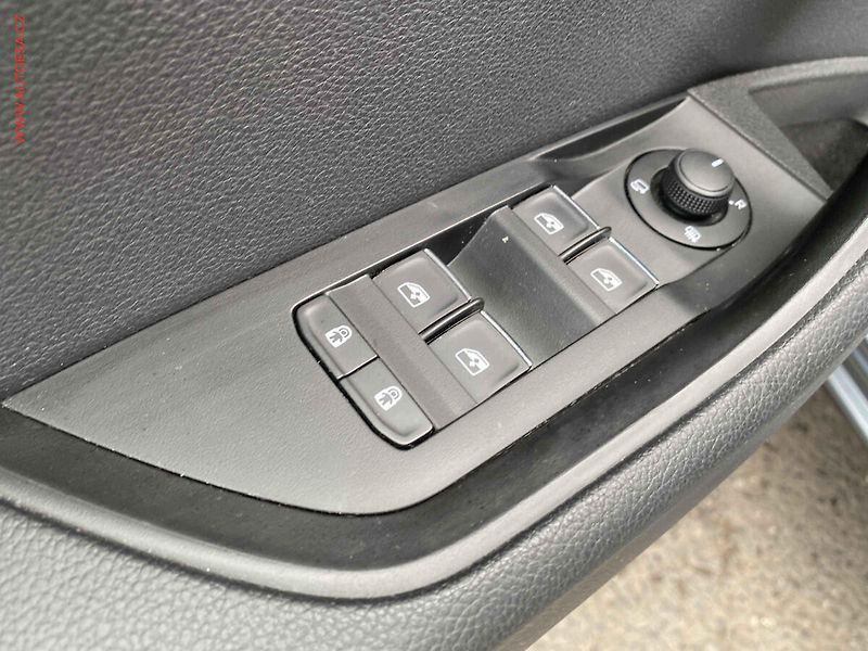 Škoda Superb (2019) 2.0 TDi, Style, bixen, navi - fotka 13 z 19