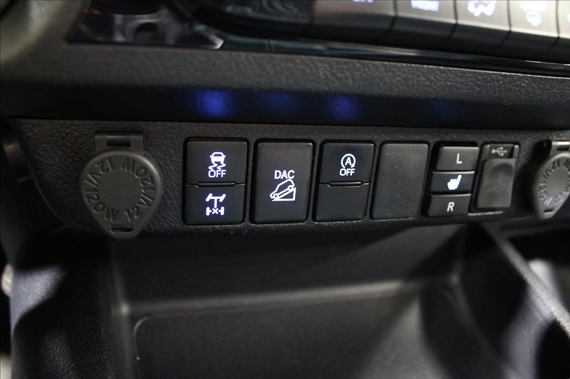 Toyota Hilux 2,4 D-4D 150 4x4 1.majitel, CZ - fotka 26 z 33