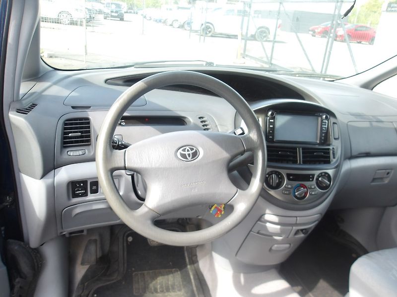Toyota Previa 2,4i 7 MÍST AUTOMAT !! - fotka 14 z 27