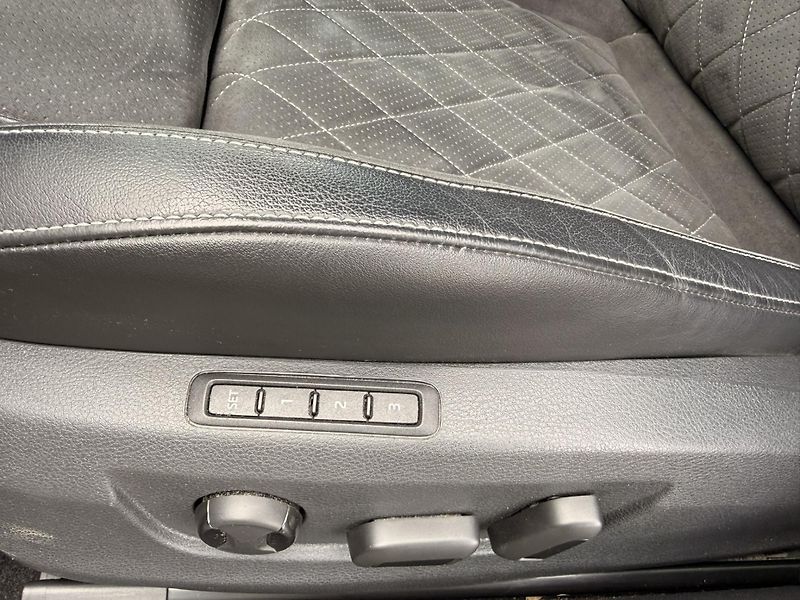 Škoda Superb COMBI 2,0 TDI 4x4 SPORTLINE - fotka 13 z 14