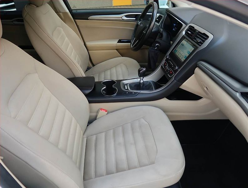 Ford Mondeo (2018) 2.0 TDCI, 4X4, Navi, Tempomat - fotka 9 z 20