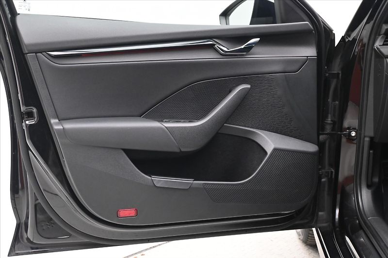 Škoda Octavia 2,0 TDI 110 kW DSG Sportline Z - fotka 24 z 30