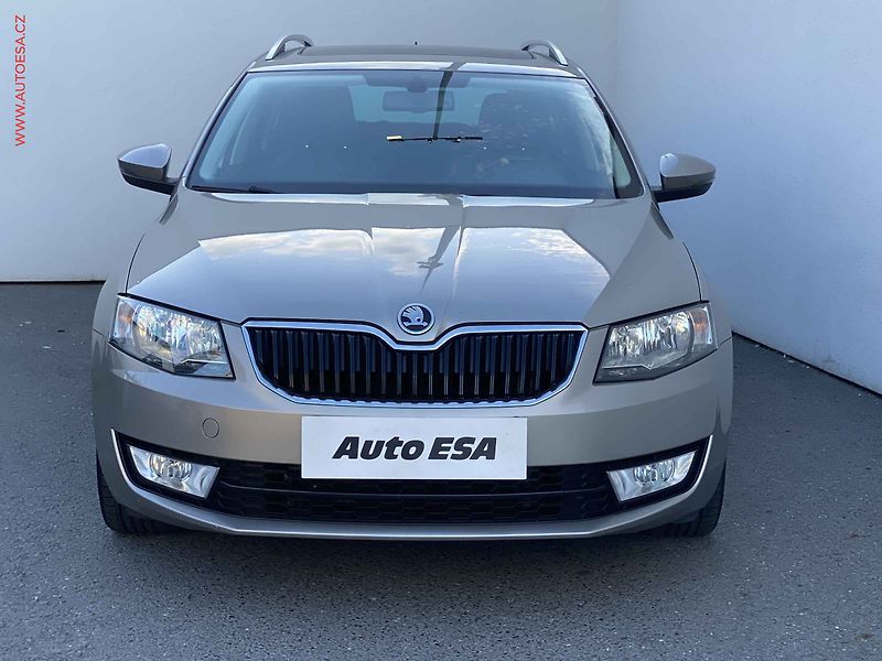 Škoda Octavia (2014) 1.4 TSi, Elegance, panor, - fotka 2 z 3