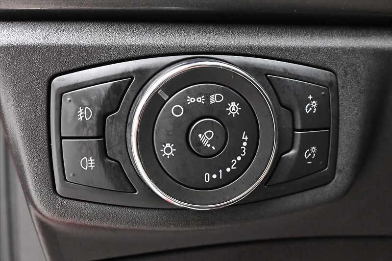 Ford Mondeo 2,0 EcoBlue 110 kW Titanium Zá - fotka 25 z 29