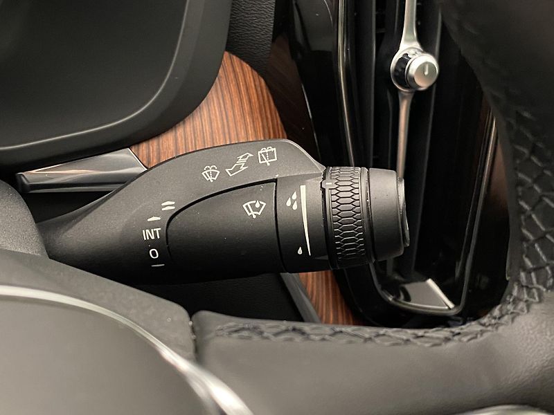 Volvo XC60 B4 AWD DARK PLUS AUT  - fotka 23 z 56