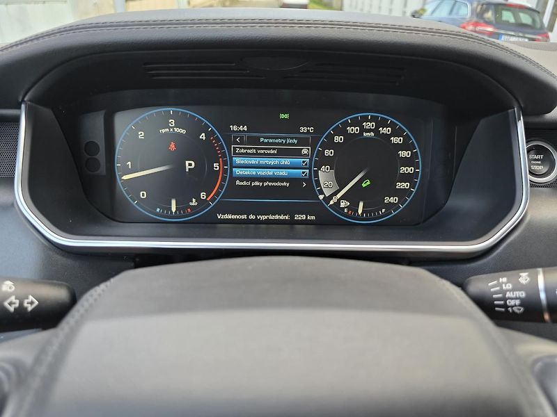Land Rover Range Rover VOGUE 4,4 V8 250kW 4x4 TAŽNÉ - fotka 27 z 61