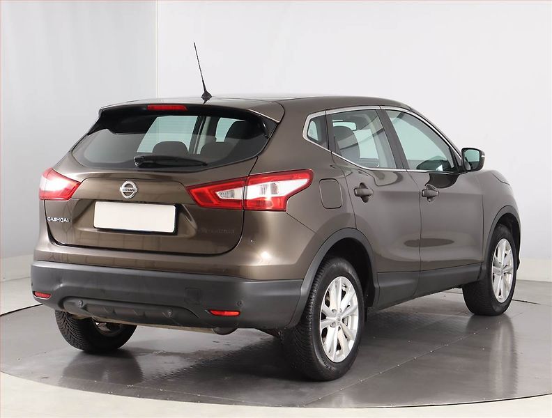 Nissan Qashqai (2014) Acenta 1.6 dCi, 4X4, ČR,1.maj - fotka 5 z 20