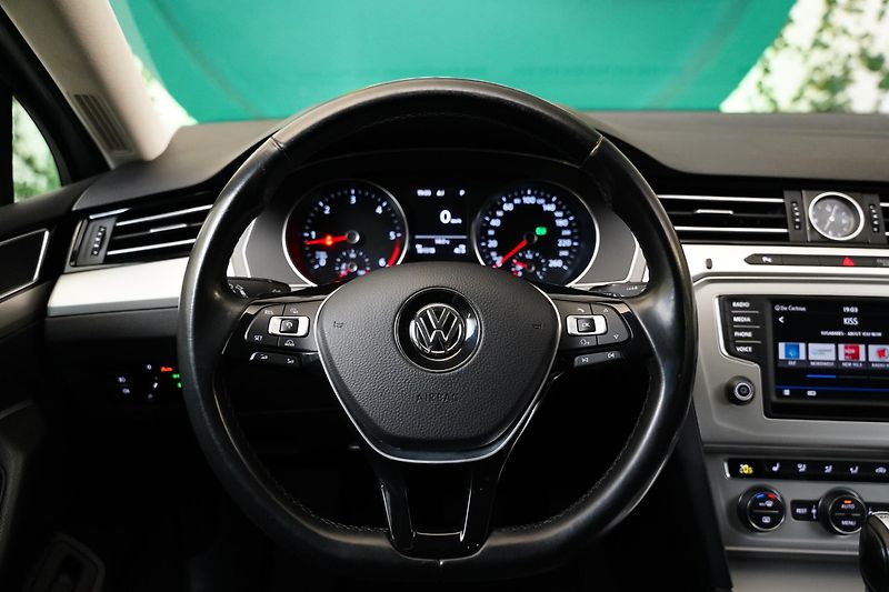 Volkswagen Passat - fotka 18 z 29