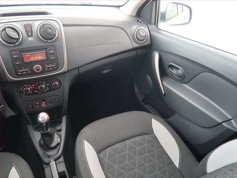 Dacia Sandero (2016) Stepway 0.9 TCe, ČR,1.maj - fotka 8 z 16