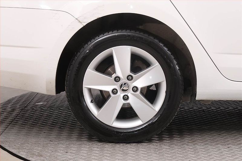 Škoda Octavia (2013) Elegance 2.0 TDI, Serv.kniha - fotka 15 z 16