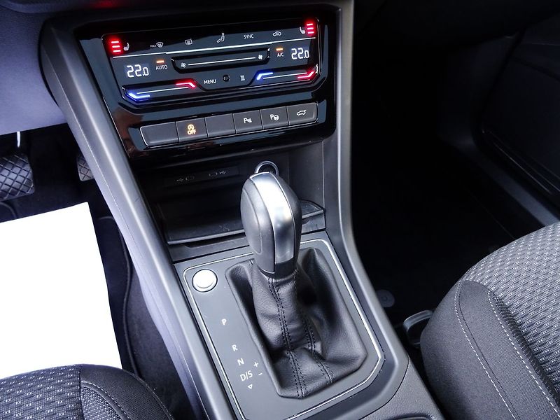 Volkswagen Touran 2.0TDI DSG 7míst Webasto TZ - fotka 16 z 40