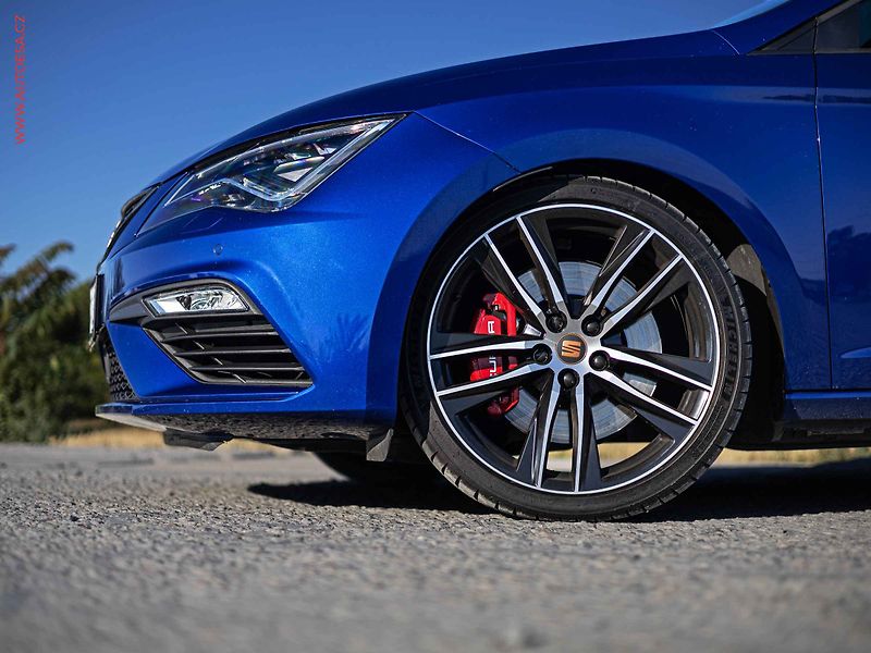 Seat Leon (2018) 2.0 TSi 4x4, DSG, LED - fotka 5 z 24
