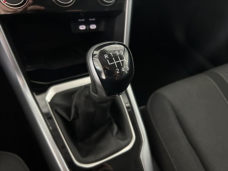 Volkswagen T-Roc 1,0   TSI 85kW,LIFE,1.MAJITEL - fotka 19 z 26