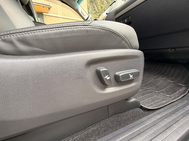 Toyota Land Cruiser 2.8-MAX.VÝBAVA-TAŽNÉ 3t-DPH - fotka 23 z 31