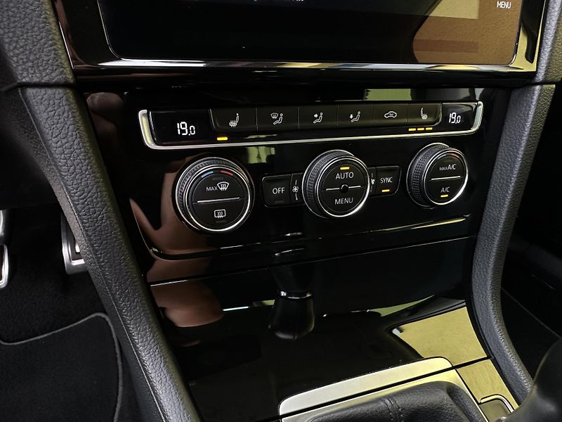 Volkswagen Golf (2019) IQ.DRIVE 1.5TSI110kW 2.Maj. - fotka 19 z 40