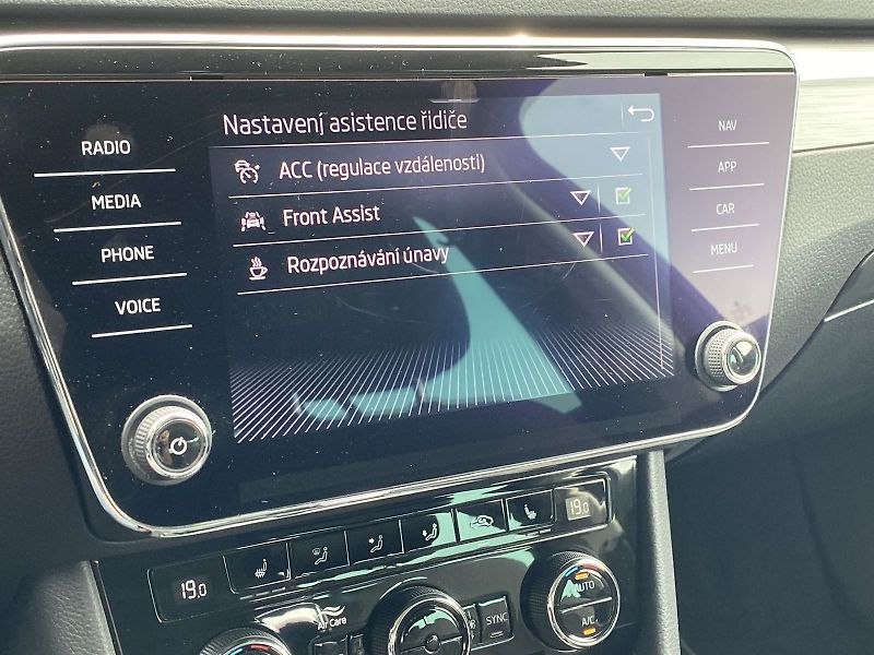 Škoda Superb (2021) Combi 1.5 TSI ACT DSG Style+ - fotka 21 z 36