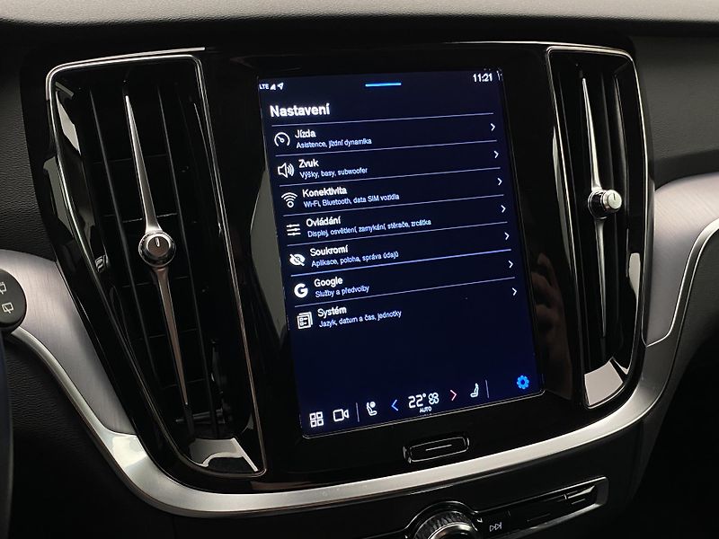 Volvo V60 T6 AWD RECHARGE CORE REZERVACE - fotka 37 z 45