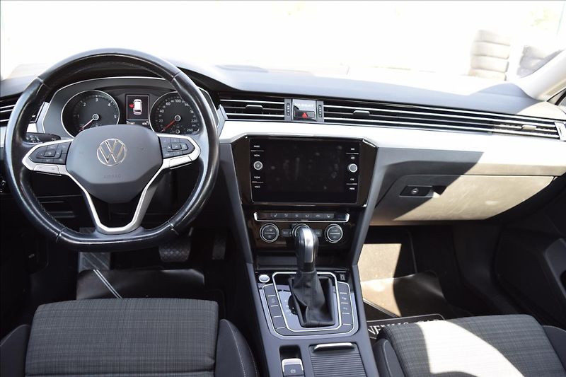 Volkswagen Passat 2,0 TDI 110KW LED MATRIX DSG - fotka 28 z 49