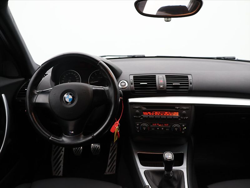 BMW Řada 1 3,0 130i 209kW Aut.Klima - fotka 18 z 25