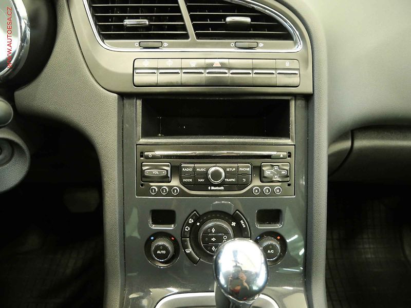 Peugeot 5008 (2015) 1.6HDi, ČR, AT, headUP - fotka 13 z 22