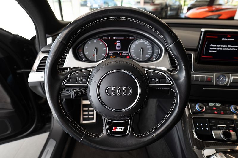 Audi S8 - fotka 6 z 28