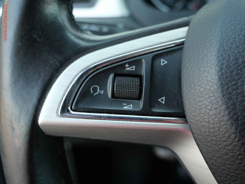 Škoda Rapid (2016) 1.2 TSi, Ambition, xenon - fotka 12 z 25