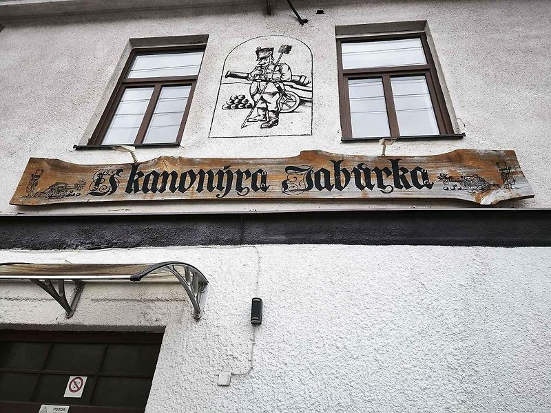 Motorest U kanonýra Jabůrka v Sadové.