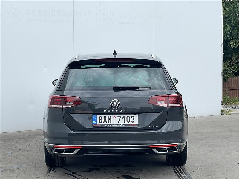Volkswagen Passat 2,0 TDI 4MOT DSG RLine  Varian - fotka 23 z 24