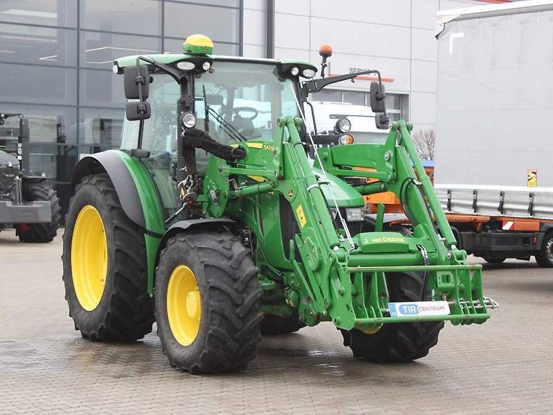John Deere 5125R - fotka 2 z 19