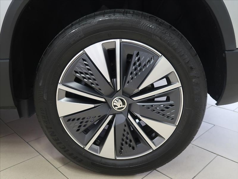 Škoda Karoq 2,0 TDI DSG Tour 1.majitel - fotka 34 z 42
