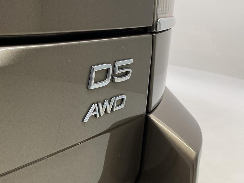 Volvo XC90 D5 AWD EXECUTIVE AUT CZ 7míst - fotka 36 z 37