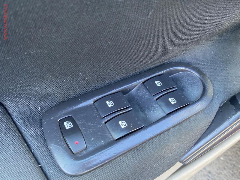 Renault Mégane (2005) 1.6i, ČR, STK5/27 - fotka 13 z 14