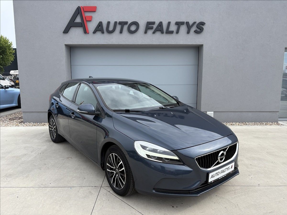 Volvo V40 2,0 i T2 90 KW MANUÁL MOMENTUM