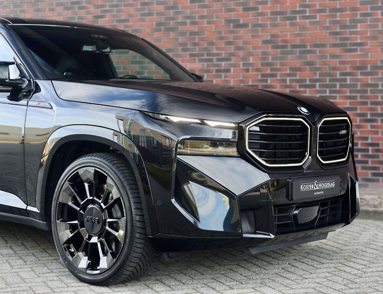 BMW XM (2023) 4.4 V8 ehybrid 480 KW - fotka 22 z 57