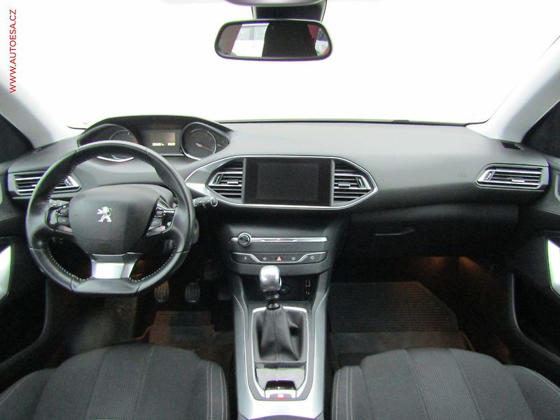 Peugeot 308 (2014) 1.2 PT, ČR, Allure, LED - fotka 8 z 17