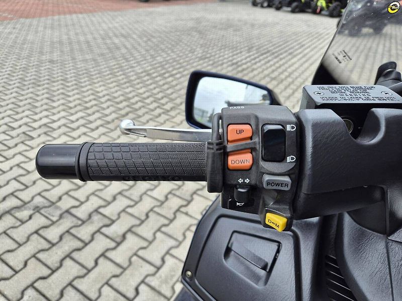 Suzuki Burgman 650 (2002) - fotka 19 z 22