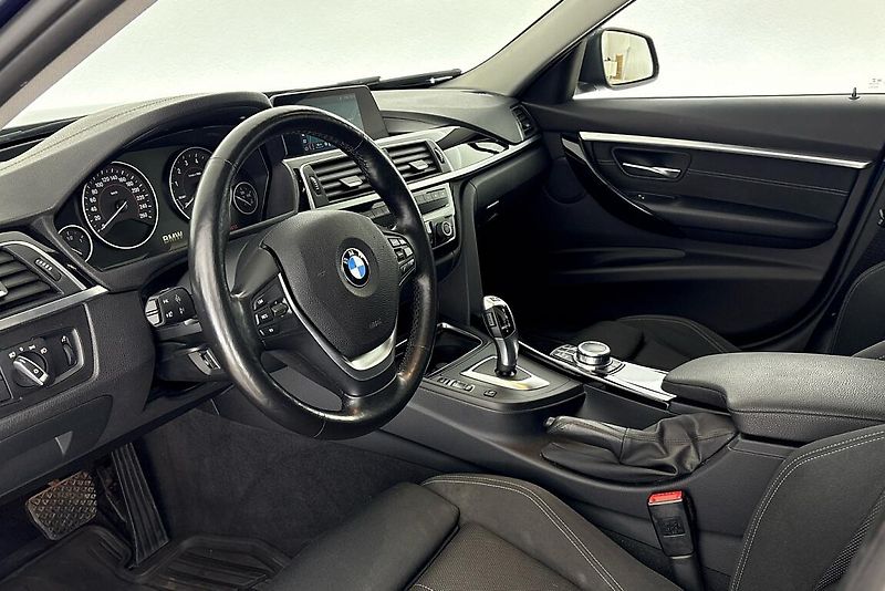 BMW Řada 3 340i xDrive - fotka 6 z 23